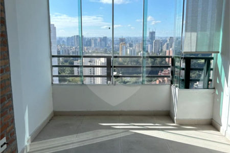 Cobertura à venda com 3 quartos, sendo 1 suíte, em Vila Andrade, São Paulo, SP