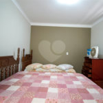 Sobrado à venda com 4 quartos, sendo 3 suítes,  no Centro, São Roque, SP