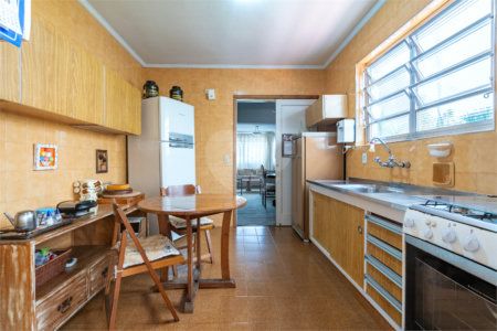 Sobrado à venda com 3 quartos, sendo 1 suíte, em Moema, São Paulo, SP