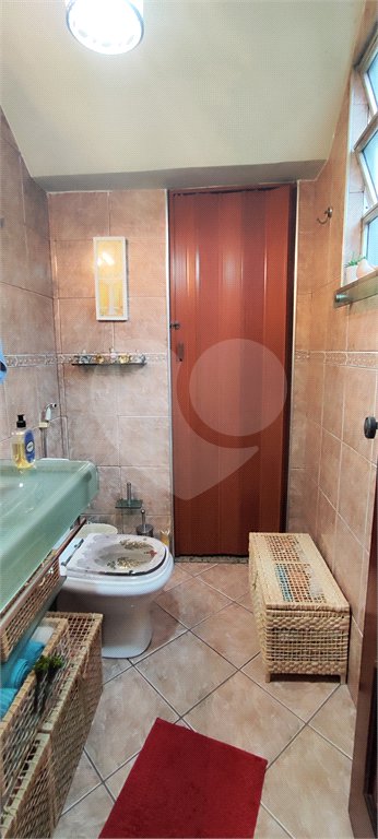 Casa à venda com 5 quartos, sendo 3 suítes, no condomínio Village Texeira Campos, Rio de Janeiro - RJ
