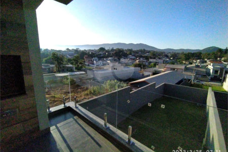 Sobrado à venda com 3 suítes em Jardim do Lago, Atibaia, SP