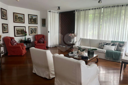 Casa à venda com 4 quartos, sendo 3 suítes, no condomínio Vitoria Regia, São Paulo - SP