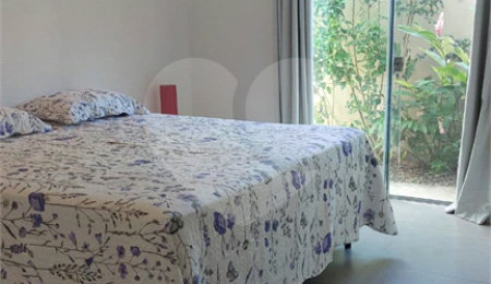 Casa à venda com 2 quartos, sendo 1 suíte, no Centro, Santa Cruz Cabrália, BA