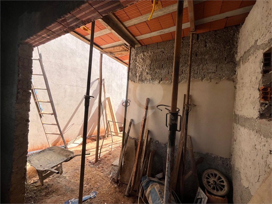 Casa à venda com 2 quartos, sendo 1 suíte,  no condomínio Tivolli, Itapetininga - SP