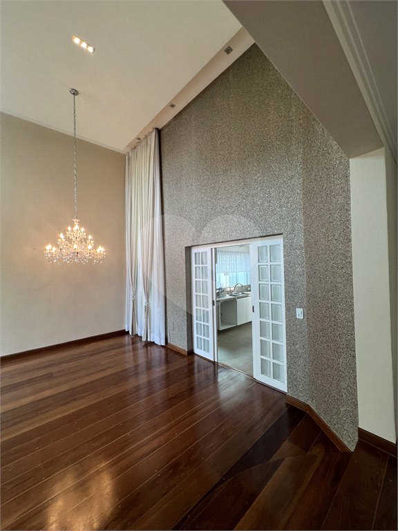 Casa à venda com 3 quartos, sendo 2 suítes, no condomínio Mirante do Horto, São Paulo - SP