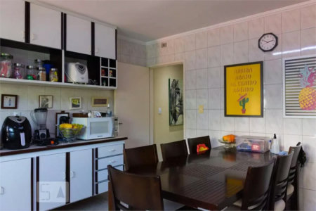 Casa à venda com 3 quartos, sendo 1 suíte, em Vila Universitária, São Paulo, SP