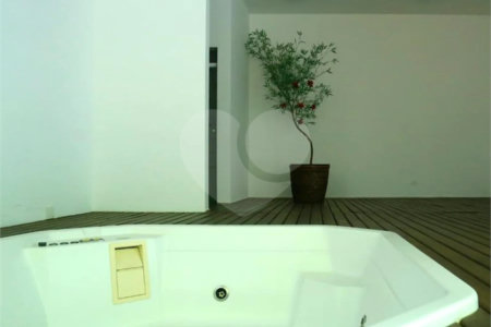 Apartamento à venda com 3 suítes em Vila Suzana, São Paulo, SP