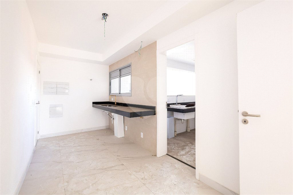 Apartamento à venda com 3 quartos, sendo 1 suíte,  em Vila Sofia, São Paulo, SP