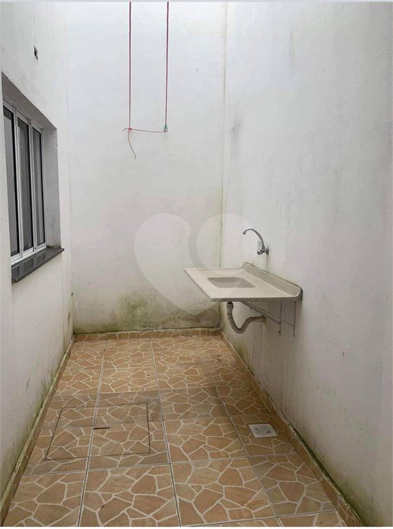 Casa à venda com 2 quartos, sendo 1 suíte, no condomínio Sem Nome, Suzano - SP