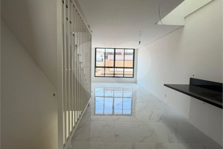 Sobrado à venda com 3 quartos, sendo 1 suíte, em Sítio da Figueira, São Paulo, SP