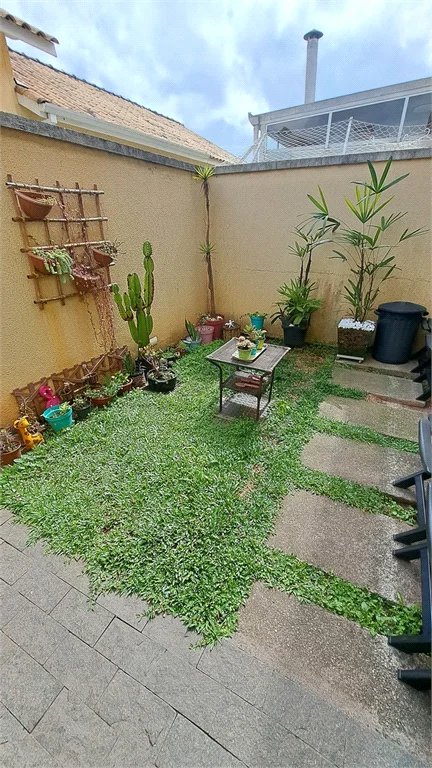Casa à venda com 3 quartos, sendo 1 suíte, no condomínio Moradas do Horto, São Paulo - SP