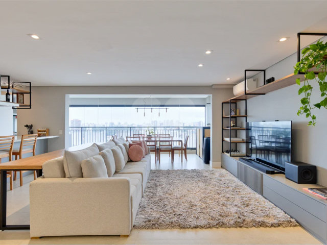 Apartamento à venda com 2 suítes em Santo Amaro, São Paulo, SP