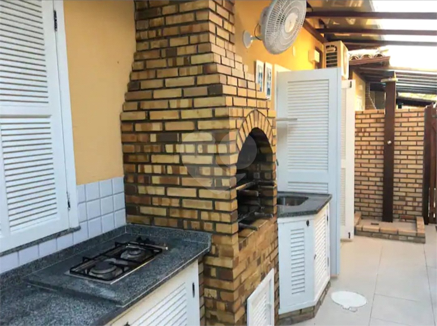 Casa em condomínio à venda com 2 quartos em Geribá, Armação dos Búzios, RJ