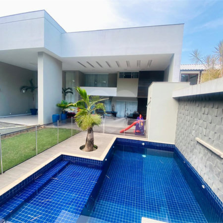 Casa à venda com 4 quartos, sendo 3 suítes, no condomínio Marc Ferez, Rio de Janeiro - RJ