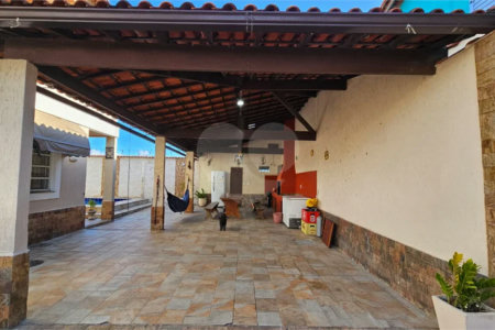 Casa à venda com 5 quartos, sendo 3 suítes,  no condomínio Colinas do Magarça, Rio de Janeiro - RJ