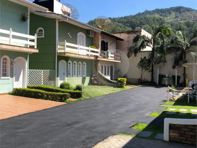 Casa à venda com 3 quartos, sendo 1 suíte,  no condomínio Jardim das Pedras, São Paulo - SP