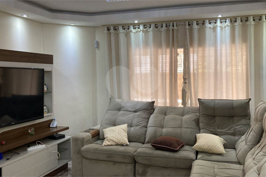 Sobrado à venda com 3 quartos, sendo 1 suíte, em Jardim Santa Beatriz, Guarulhos, SP