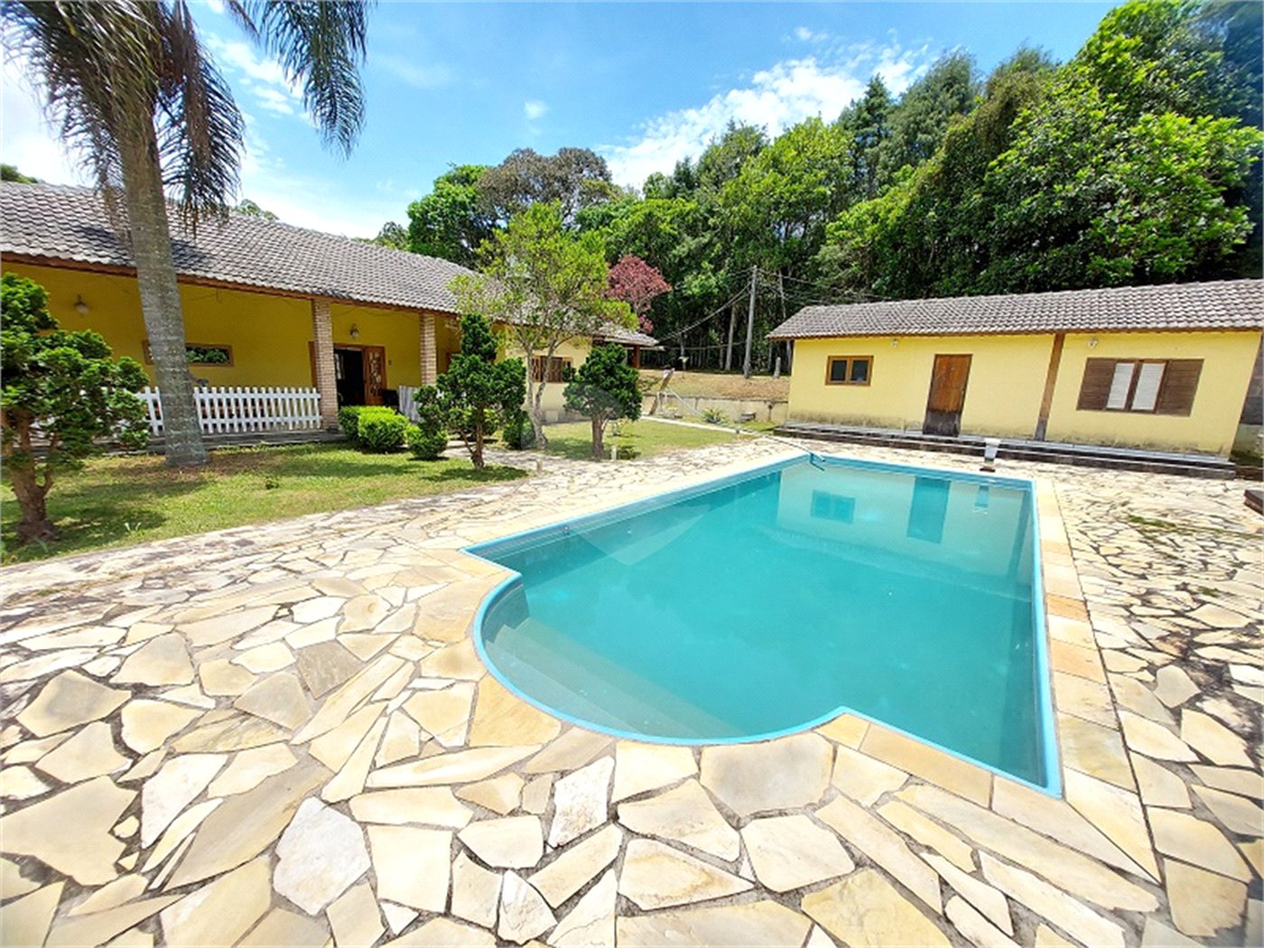 Casa à venda com 4 quartos, sendo 1 suíte, no Centro, Ibiúna, SP