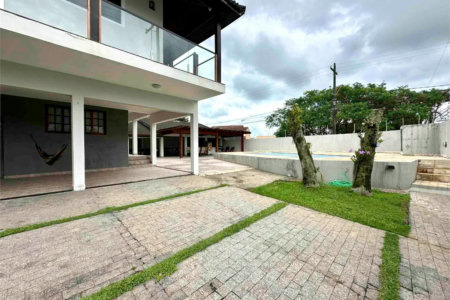 Sobrado à venda com 5 quartos, sendo 3 suítes, em Cidade Nova Peruíbe, Peruíbe, SP