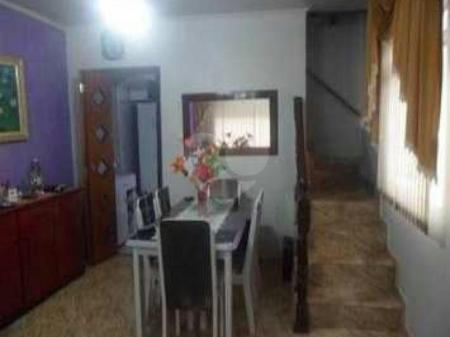 Casa à venda com 2 quartos, sendo 1 suíte,  no condomínio Travessa Carmem Lúcia Carneiro,88, São Paulo - SP