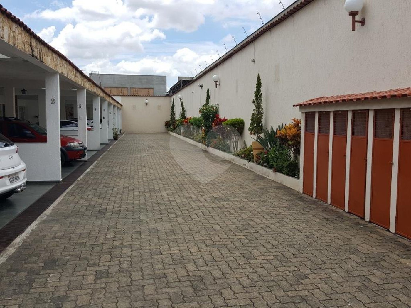 Casa à venda com 3 suítes no condomínio Village, São Paulo - SP