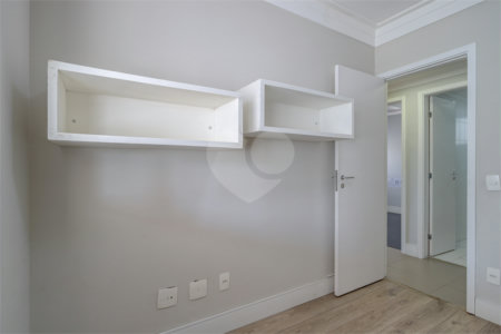 Apartamento à venda com 4 quartos, sendo 3 suítes, em Alto da Boa Vista, São Paulo, SP