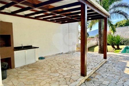 Casa à venda com 3 quartos, sendo 1 suíte, no condomínio Residencial Rio Preto Village, Atibaia - SP