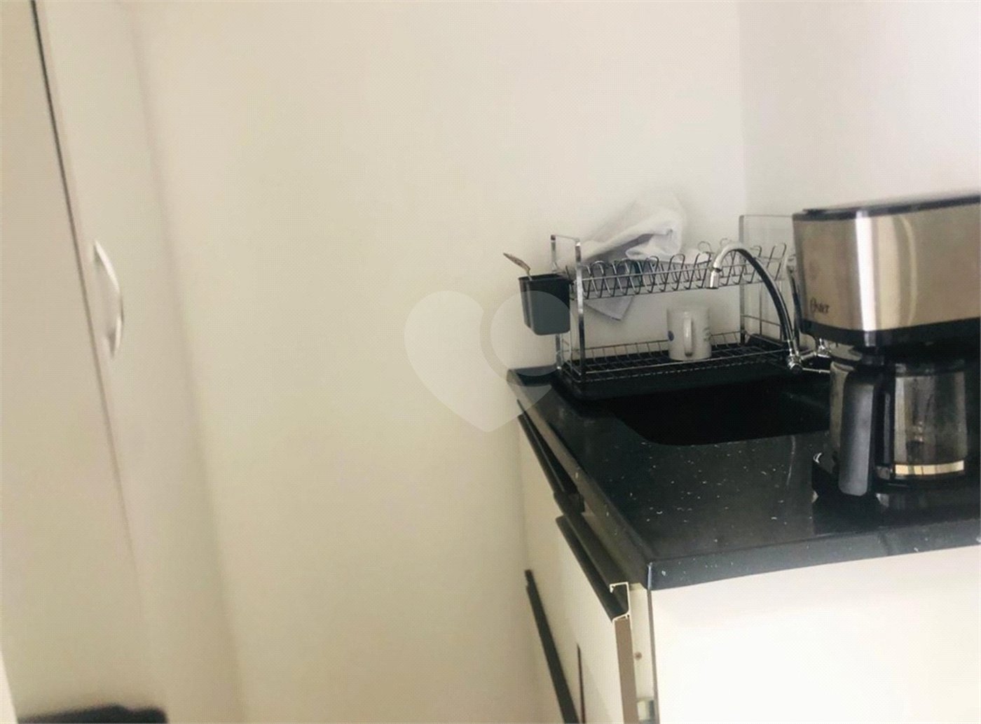 Otima sala comercial com sacada e uma vaga para auto no Nova América Office em Santo Amaro.