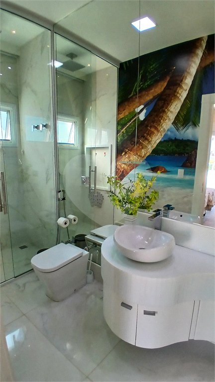 Casa à venda com 3 suítes no condomínio Figueira Garden, Atibaia - SP