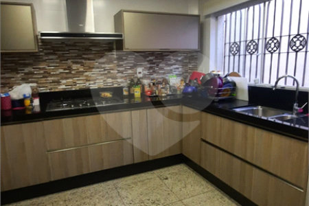 Casa à venda com 3 quartos, sendo 2 suítes,  em Vila Galvão, Guarulhos, SP