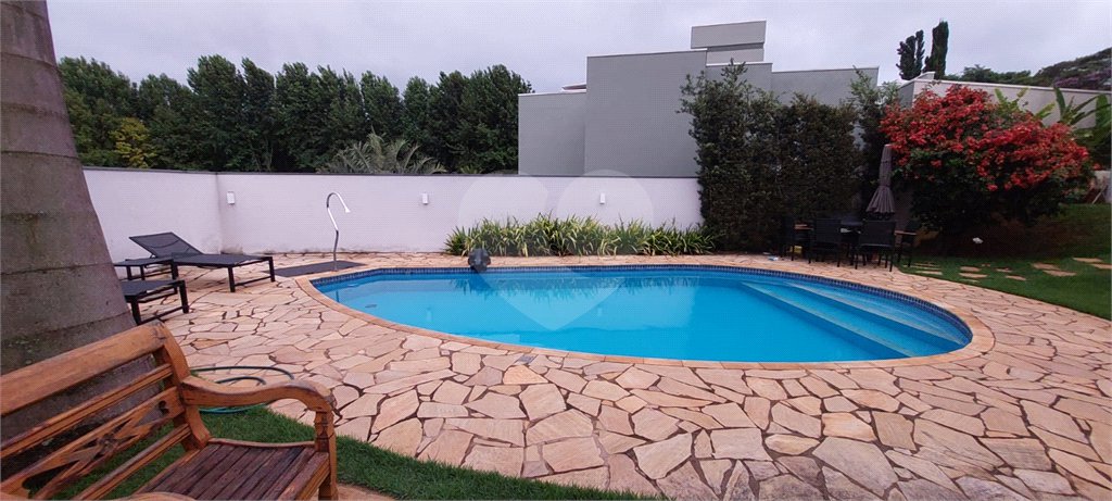 Casa para alugar com 4 quartos, sendo 3 suítes,  no condomínio Figueira Garden, Atibaia - SP