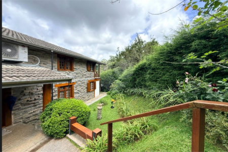 Casa à venda com 4 suítes em Vila Natal, Campos do Jordão, SP