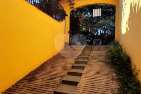 Sobrado à venda com 4 quartos, sendo 1 suíte, em Jardim Pinheiros, São Paulo, SP