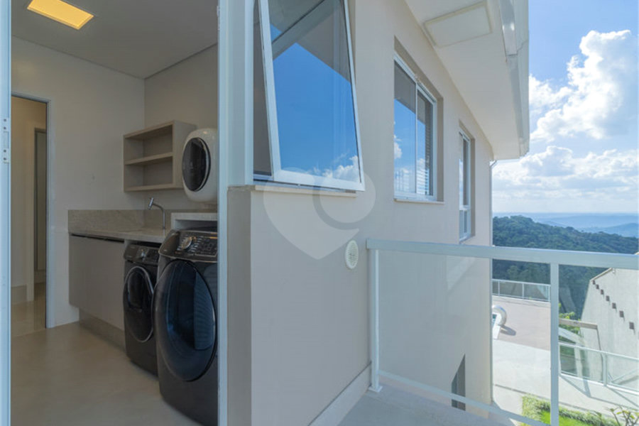 Casa à venda com 3 suítes no condomínio Parque Imperial da Cantareira, Mairiporã - SP