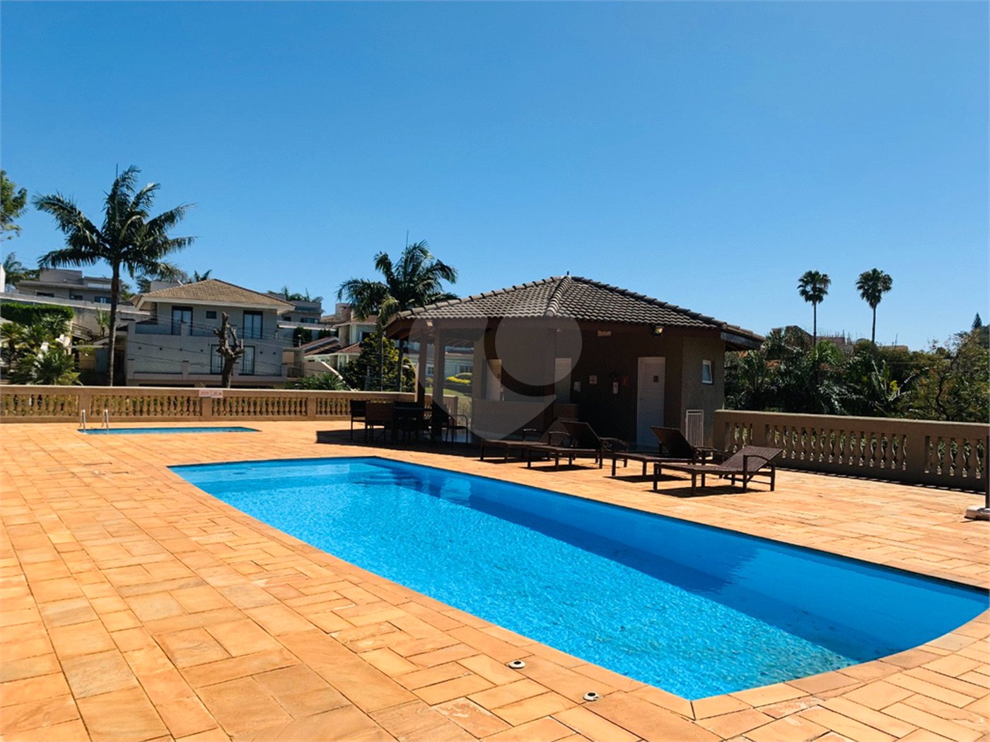 Casa à venda com 4 suítes no condomínio Osato, Atibaia - SP