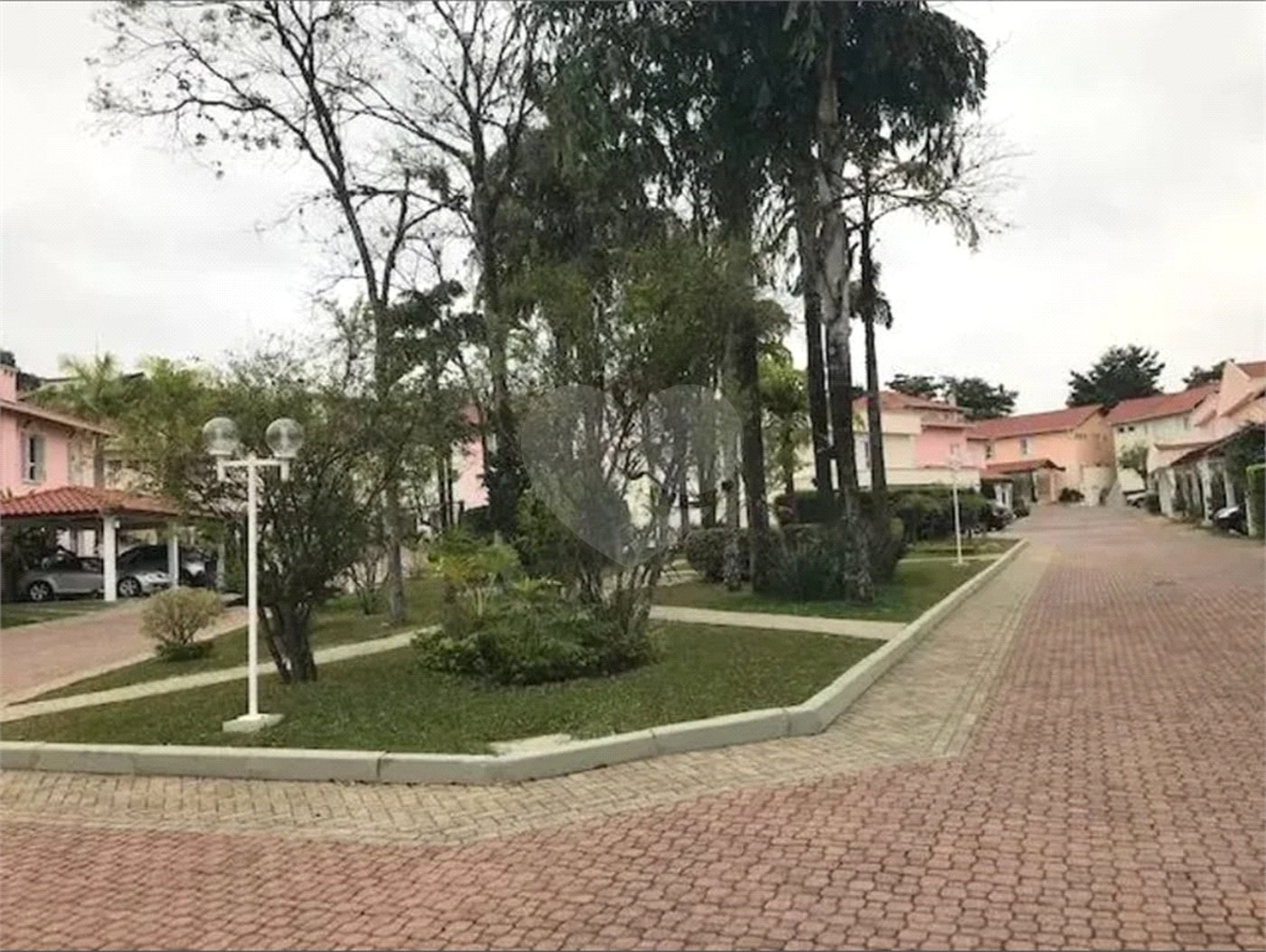 Casa à venda com 3 quartos, sendo 2 suítes, no condomínio Vila Borghese, São Paulo - SP