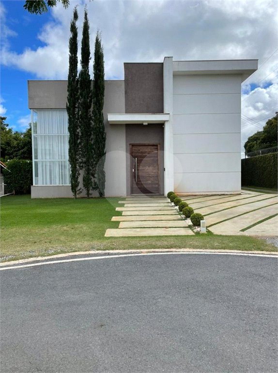 Casa à venda com 5 quartos, sendo 3 suítes, no condomínio Residencial Saint German, Araçoiaba da Serra - SP