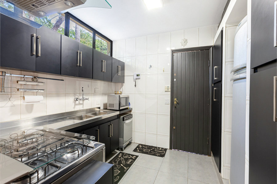 Sobrado à venda com 4 quartos, sendo 3 suítes,  em Jardim Guedala, São Paulo, SP