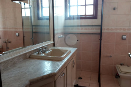 Casa à venda com 3 quartos, sendo 1 suíte, em Vila Nivi, São Paulo, SP