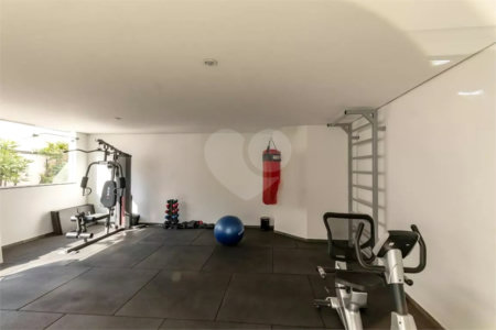 Apartamento à venda com 3 quartos, sendo 1 suíte,  em Moema, São Paulo, SP