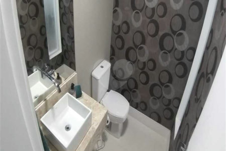 Casa à venda com 5 quartos, sendo 4 suítes, no condomínio Village Saint Charbel, Araçoiaba da Serra - SP