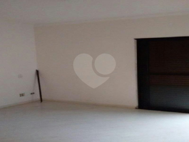 Apartamento à venda com 3 quartos, sendo 1 suíte,  em Morumbi, São Paulo, SP