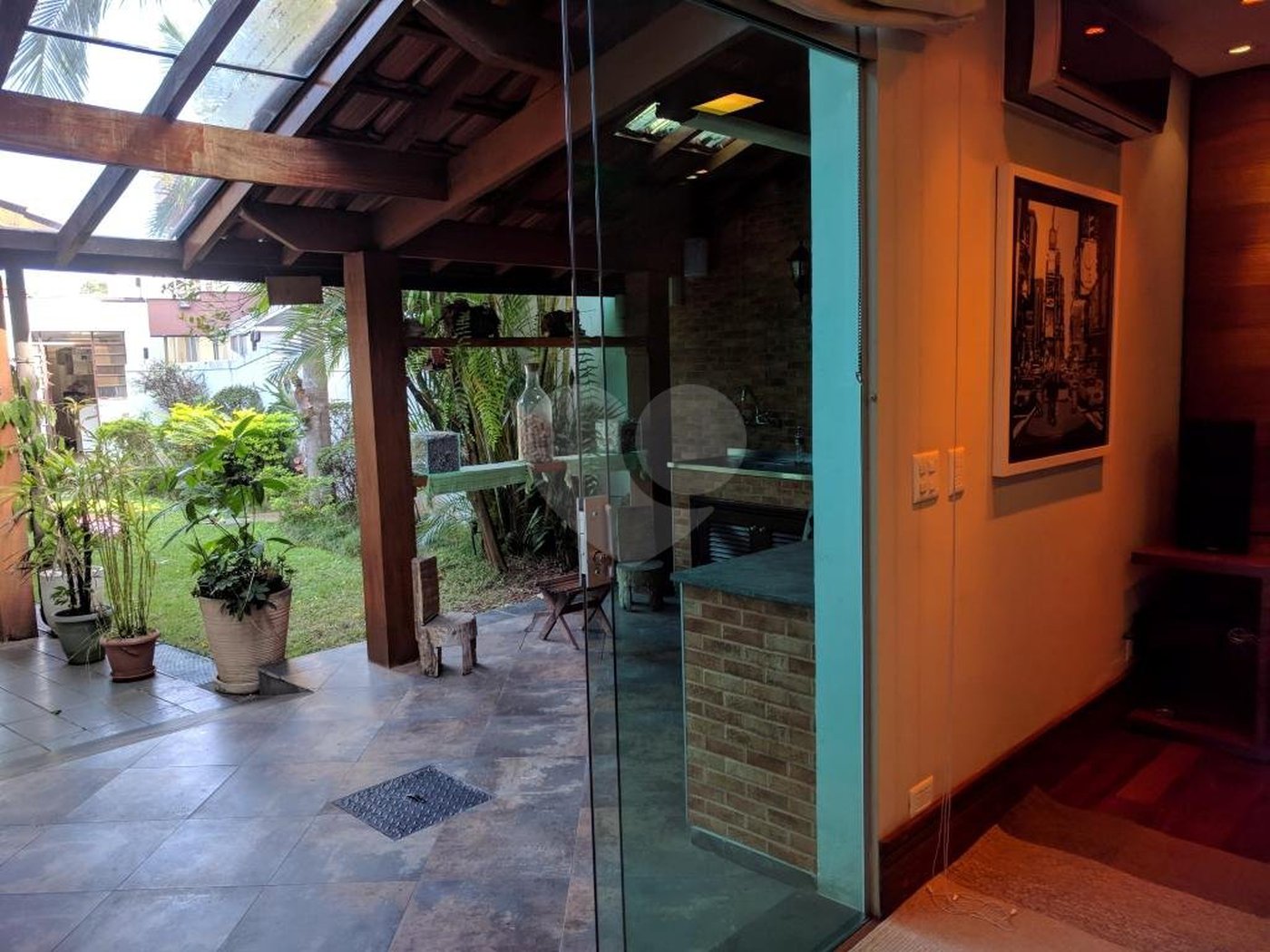 Sobrado à venda ou para alugar com 5 quartos, sendo 3 suítes, em Jardim Marajoara, São Paulo, SP