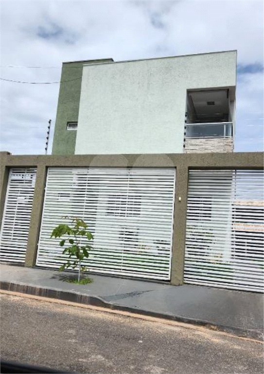 Sobrado à venda com 4 quartos, sendo 1 suíte, em Morada do Ouro, Cuiabá, MT