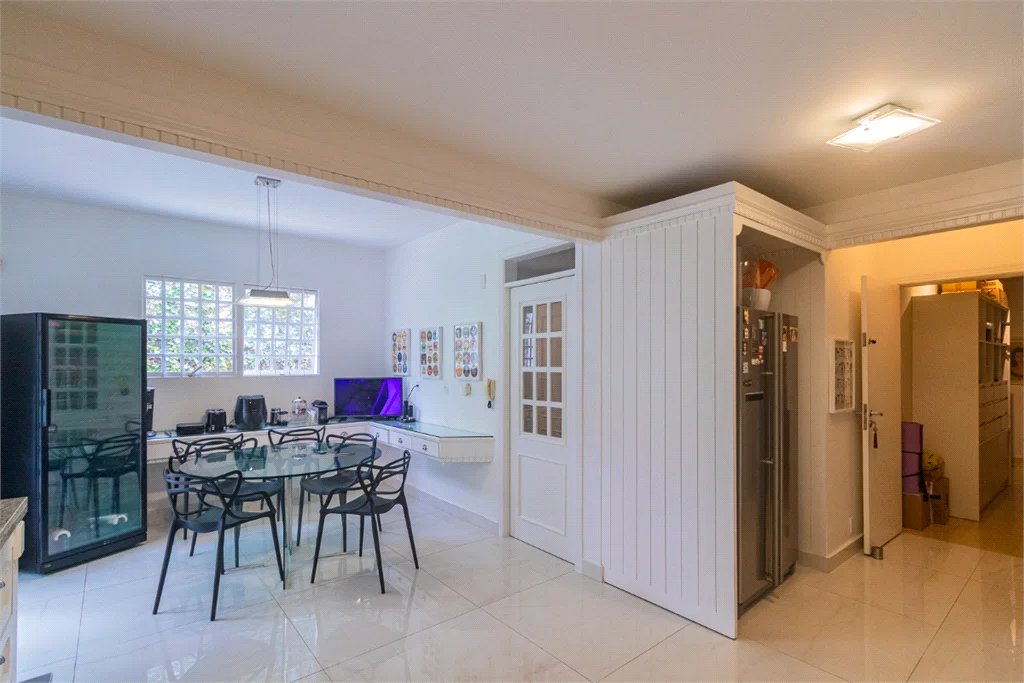 Casa à venda com 4 quartos, sendo 3 suítes, em Brooklin Paulista, São Paulo, SP