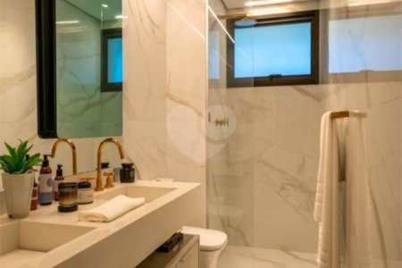 Apartamento à venda com 3 suítes em Moema, São Paulo, SP