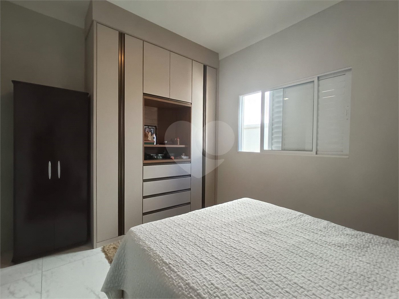 Casa à venda com 3 quartos, sendo 1 suíte,  no condomínio Ipes 2, Tatuí - SP