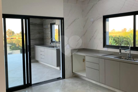 Casa à venda com 3 suítes no condomínio Village Ipanema I, Araçoiaba da Serra - SP