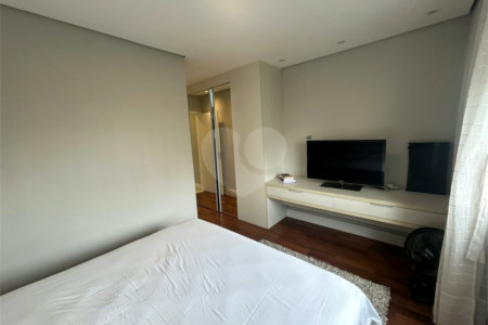 Apartamento à venda com 2 suítes em Parque Reboucas, São Paulo, SP