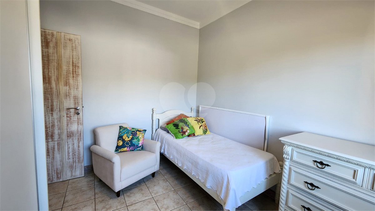 Casa à venda com 4 quartos, sendo 2 suítes, no condomínio Residencial Jardim Primavera, Louveira - SP